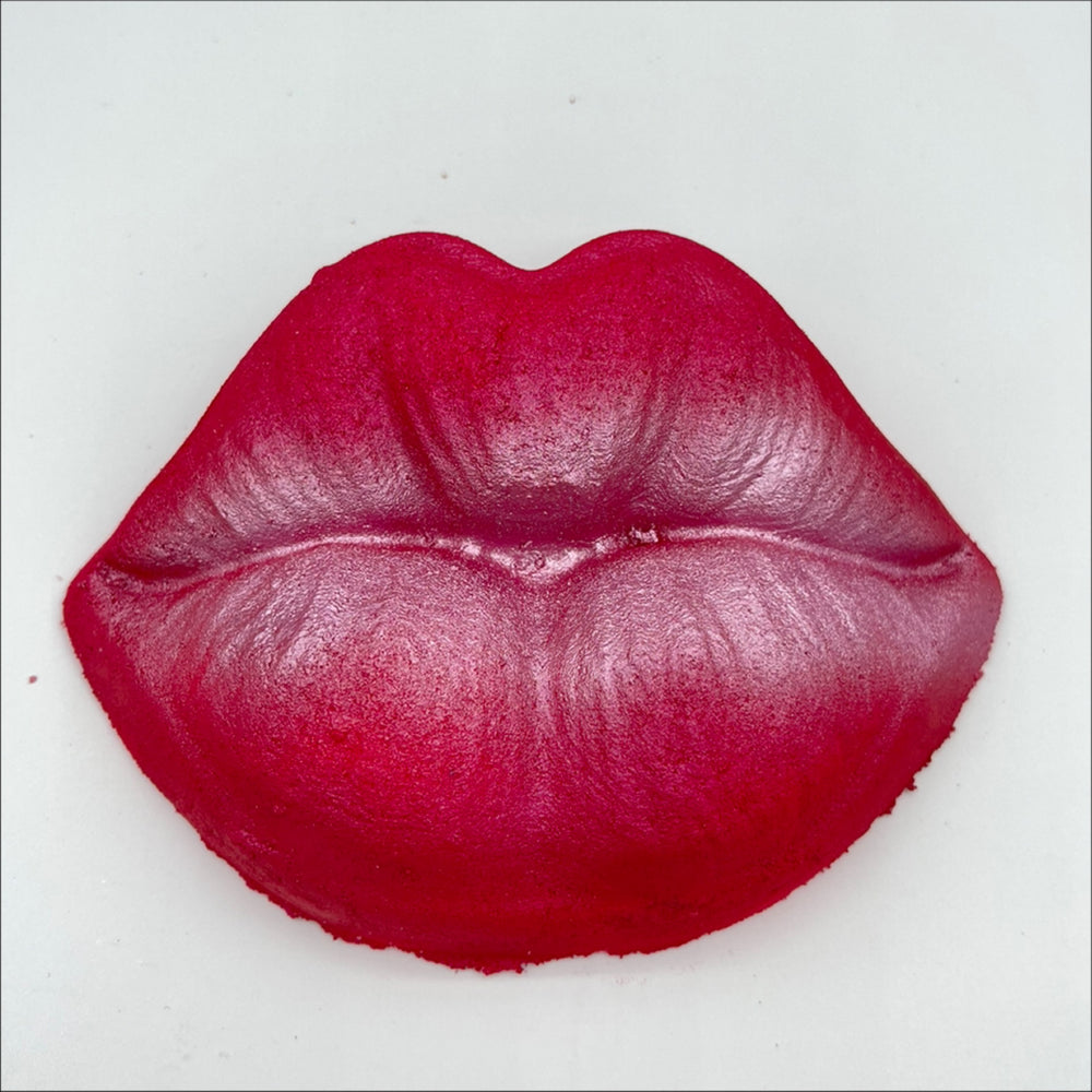 Luscious Lips Bath Bomb